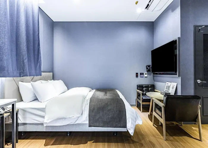Triple 8 Hotel *