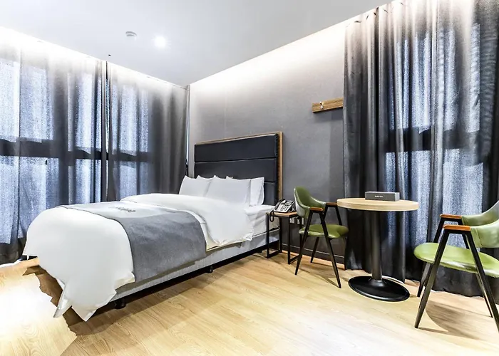 Hotel Triple 8