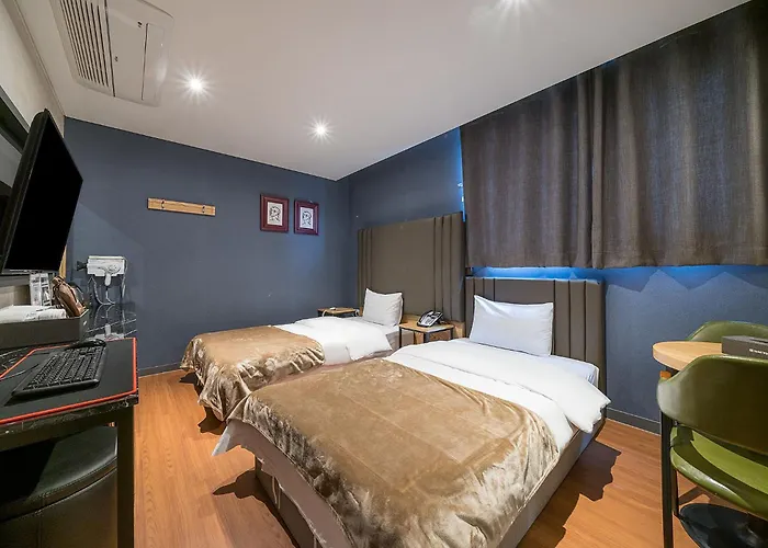 Hotel Triple 8 *